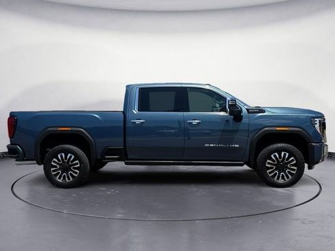 Used 2024 GMC Sierra 2500 Denali Ultimate AWD/4WD image 9
