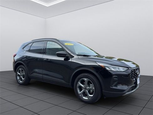 Used 2025 Ford Escape ST-Line w/ Cold Weather Package image 8