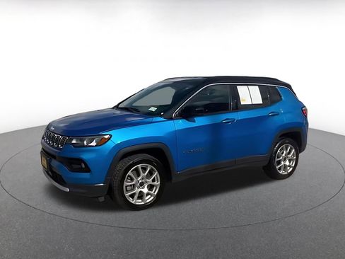 Used 2025 Jeep Compass Limited AWD/4WD image 8