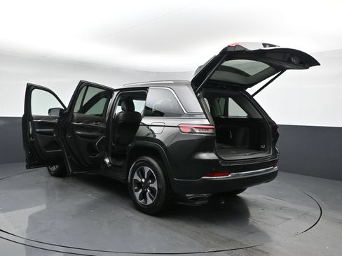 Used 2023 Jeep Grand Cherokee 4WD 4xe image 27