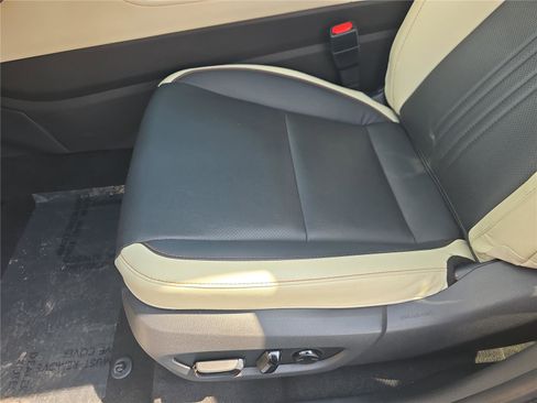Used 2024 Lexus NX 250 FWD w/ Towing Package (2000 Lbs) image 16