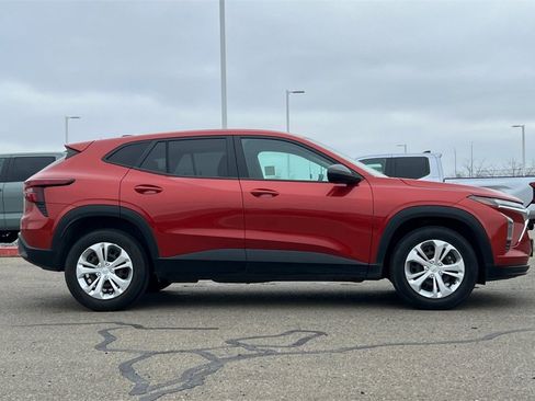 Used 2024 Chevrolet Trax LS image 3