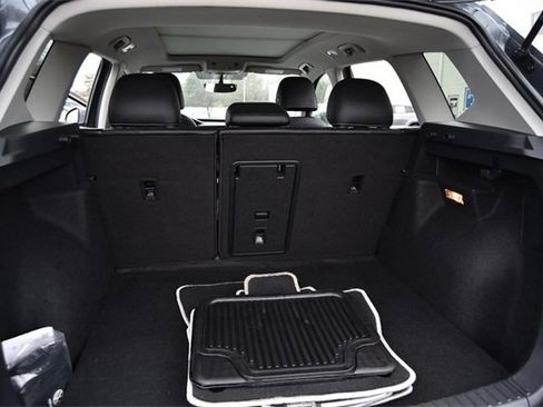 Certified 2022 Volkswagen Taos SE w/ Panoramic Sunroof Package image 25