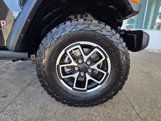 Certified 2025 Jeep Wrangler Unlimited Rubicon w/ Convenience Group AWD/4WD image 29