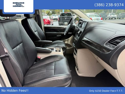 Used 2016 Chrysler Town & Country LX FWD image 15