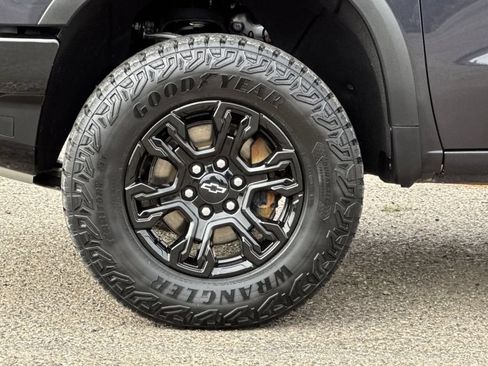 Used 2023 Chevrolet Silverado 1500 ZR2 w/ Technology Package AWD/4WD image 33