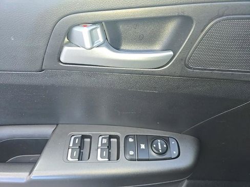 Used 2022 Kia Sportage LX image 11