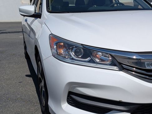 Used 2017 Honda Accord LX image 10