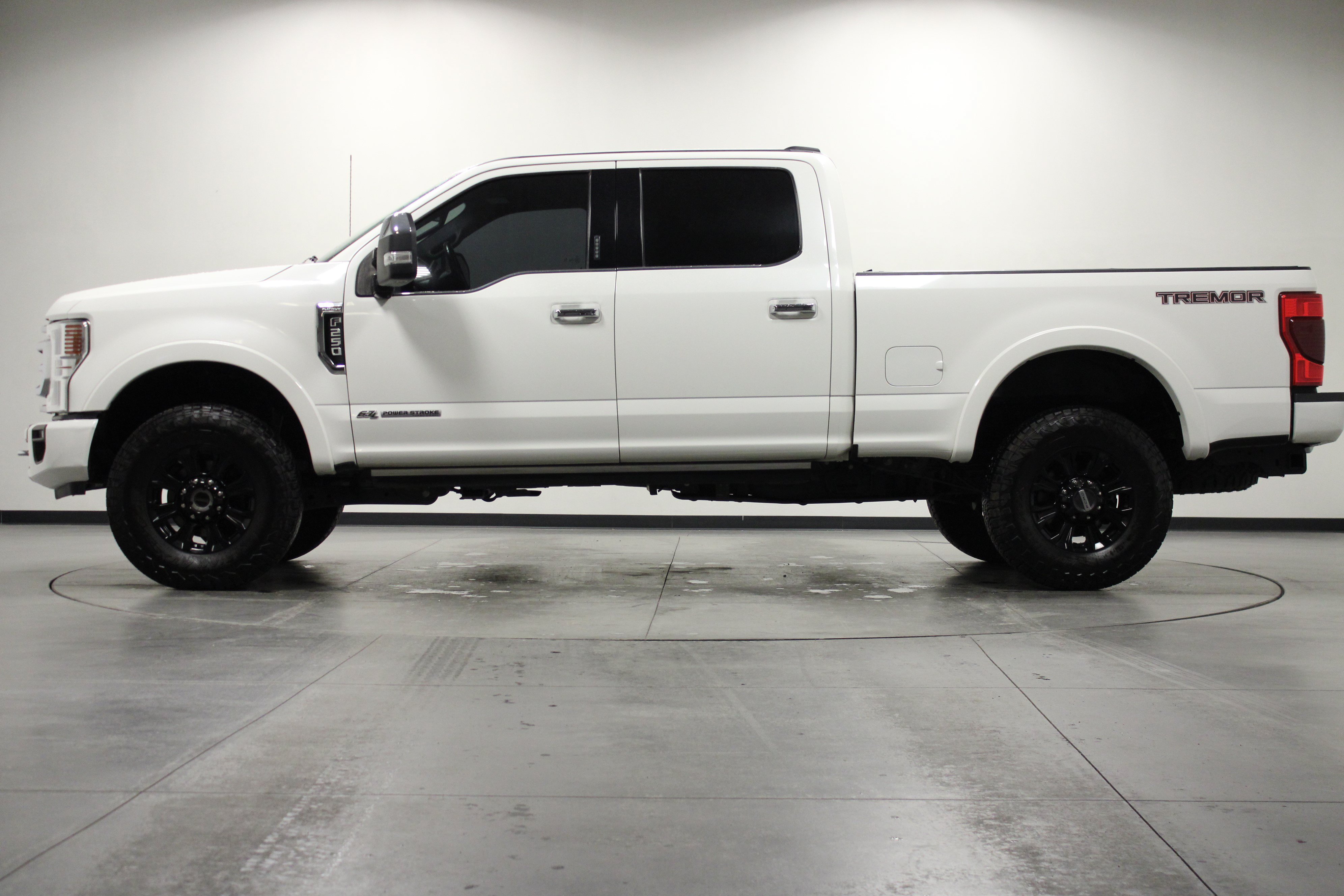 Used 2022 Ford F250 Platinum w/ Tremor Off-Road Package AWD/4WD image 7