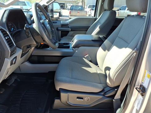 Used 2019 Ford F250 XLT w/ XLT Premium Package image 16