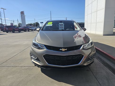 Used 2018 Chevrolet Cruze LT w/ Convenience Package image 13