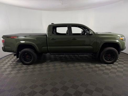 Used 2022 Toyota Tacoma TRD Sport w/ TRD Premium Sport Package AWD/4WD image 11