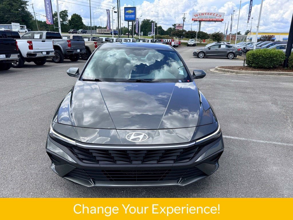 Used 2024 Hyundai Elantra SEL FWD image 18