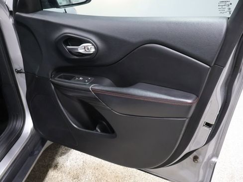 Used 2015 Jeep Cherokee Trailhawk w/ Comfort/Convenience Group image 28