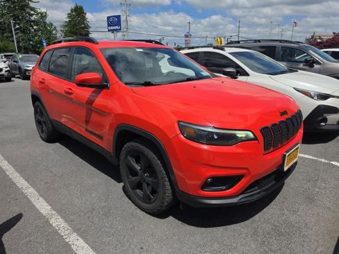 Used 2021 Jeep Cherokee Latitude Plus AWD/4WD image 3