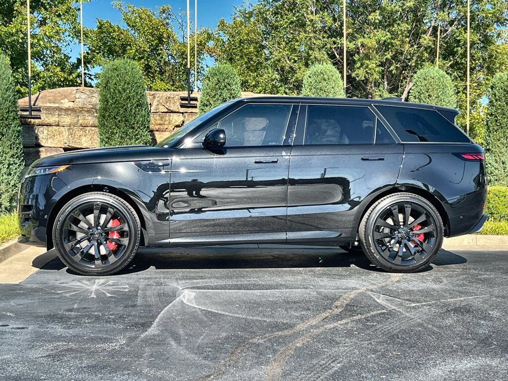 New 2027 Land Rover Range Rover Sport Dynamic SE AWD/4WD image 2