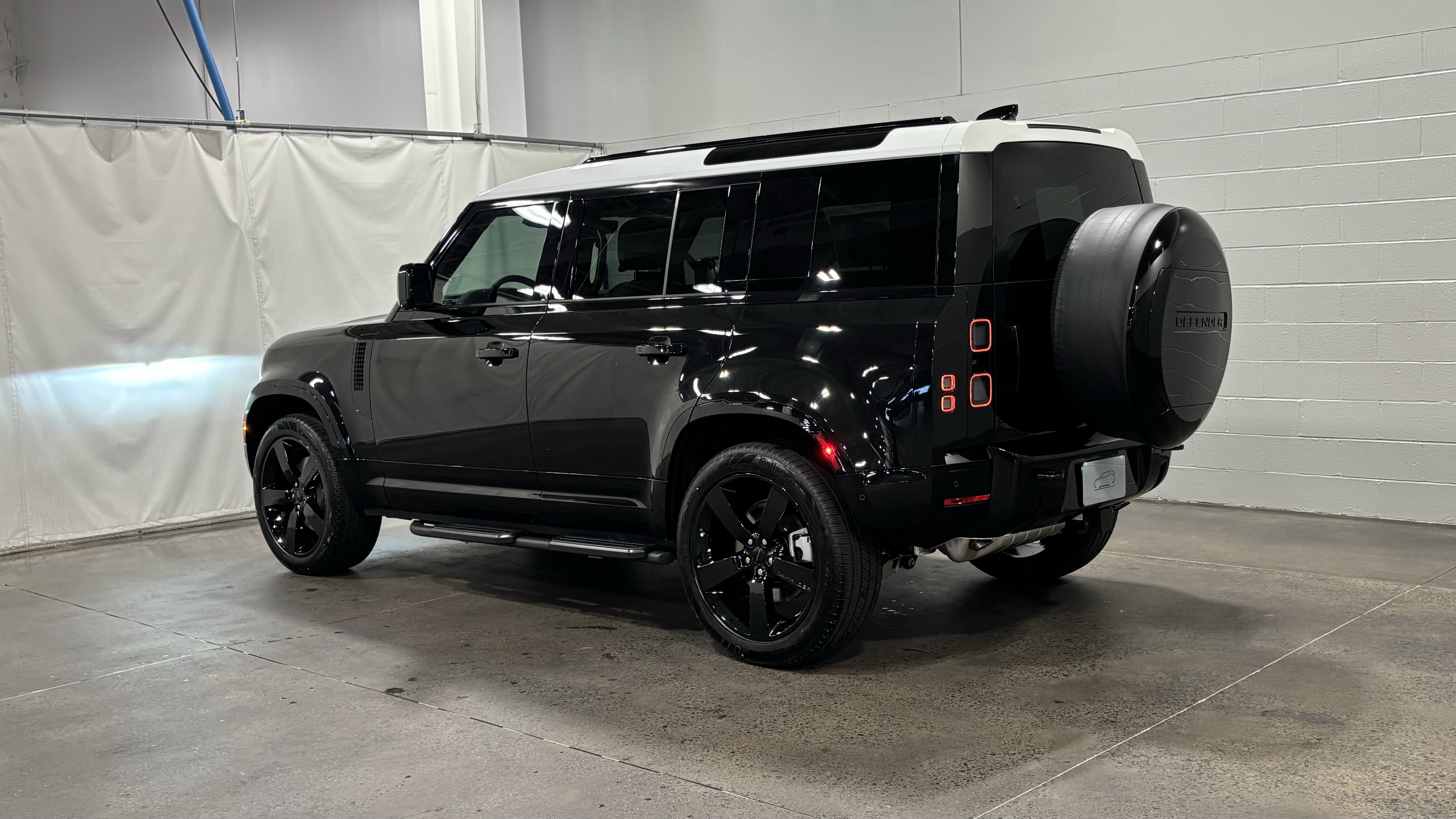 New 2026 Land Rover Defender 110 X-Dynamic SE AWD/4WD image 12