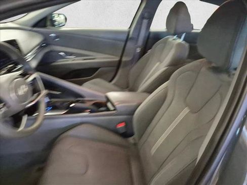 Used 2025 Hyundai Elantra SE FWD image 19