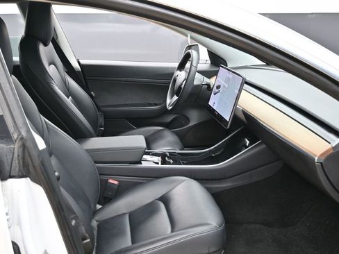 Used 2020 Tesla Model 3 Standard Range RWD image 39