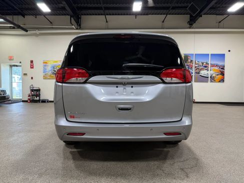 Used 2021 Chrysler Voyager L FWD image 6