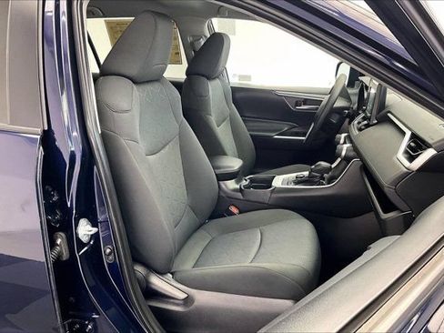 Used 2021 Toyota RAV4 XLE AWD/4WD image 6