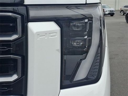 Used 2024 GMC Sierra 2500 AT4 w/ AT4 Premium Plus Package image 9