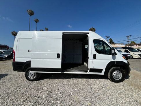 Used 2024 RAM ProMaster 2500 w/ Convenience Group FWD image 5