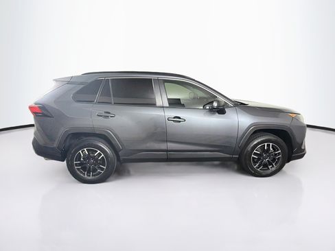 Used 2019 Toyota RAV4 LE FWD image 10