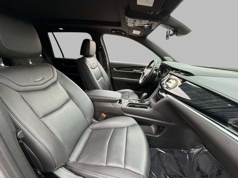 Used 2025 Cadillac XT6 Premium Luxury AWD/4WD image 8