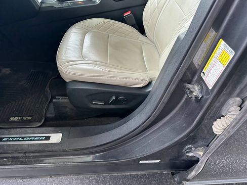 Used 2017 Ford Explorer Platinum AWD/4WD image 6