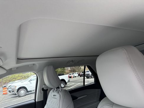 Used 2025 Ford Explorer Platinum w/ Ultimate Package image 10