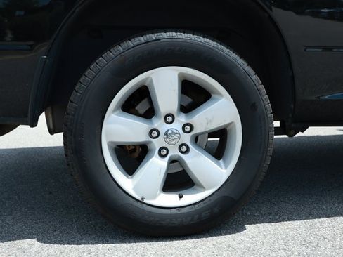 Used 2024 RAM 1500 Classic SLT AWD/4WD image 5