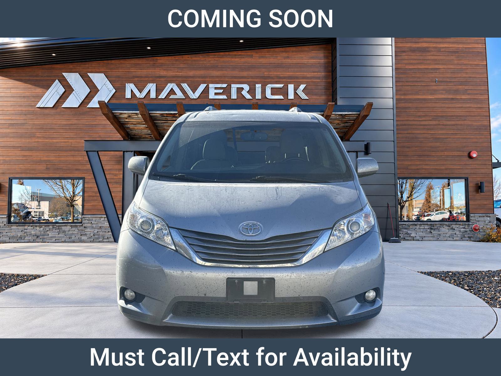 Used 2017 Toyota Sienna XLE Premium FWD image 2