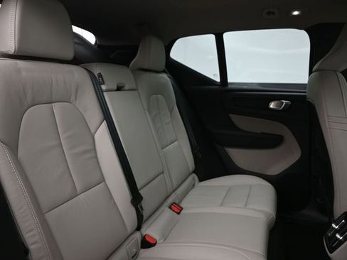 Used 2023 Volvo XC40 B4 Plus w/ Driver Assist Package image 32