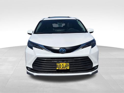 Used 2025 Toyota Sienna XLE w/ XLE Plus Package image 9