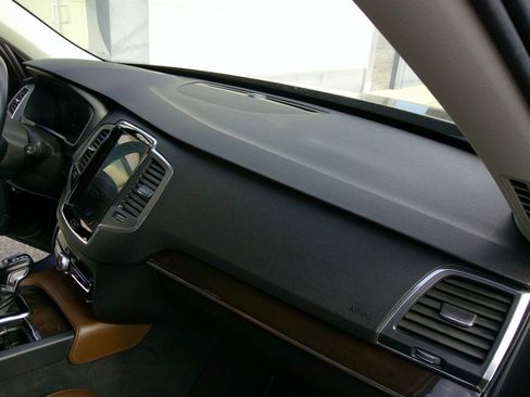 Used 2019 Volvo XC90 T6 Momentum image 46