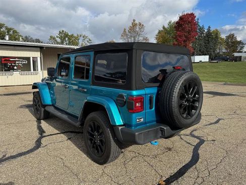 Used 2024 Jeep Wrangler Sahara image 6