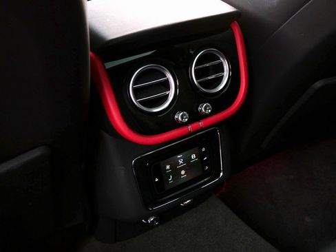 Used 2020 Bentley Bentayga image 20