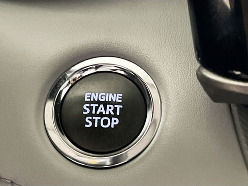 Used 2023 Toyota Highlander L image 24