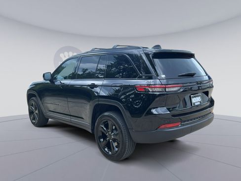 Used 2024 Jeep Grand Cherokee Limited w/ Black Appearance Package AWD/4WD image 14