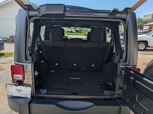 Used 2017 Jeep Wrangler Unlimited Sport w/ Connectivity Group AWD/4WD image 5