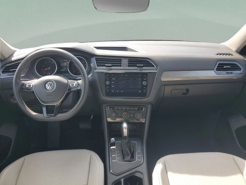 Used 2021 Volkswagen Tiguan SE image 9