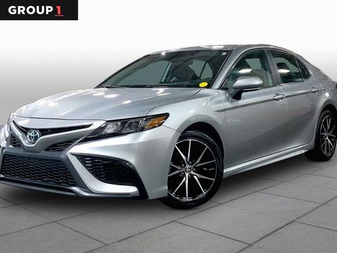 Certified 2024 Toyota Camry SE FWD image 1