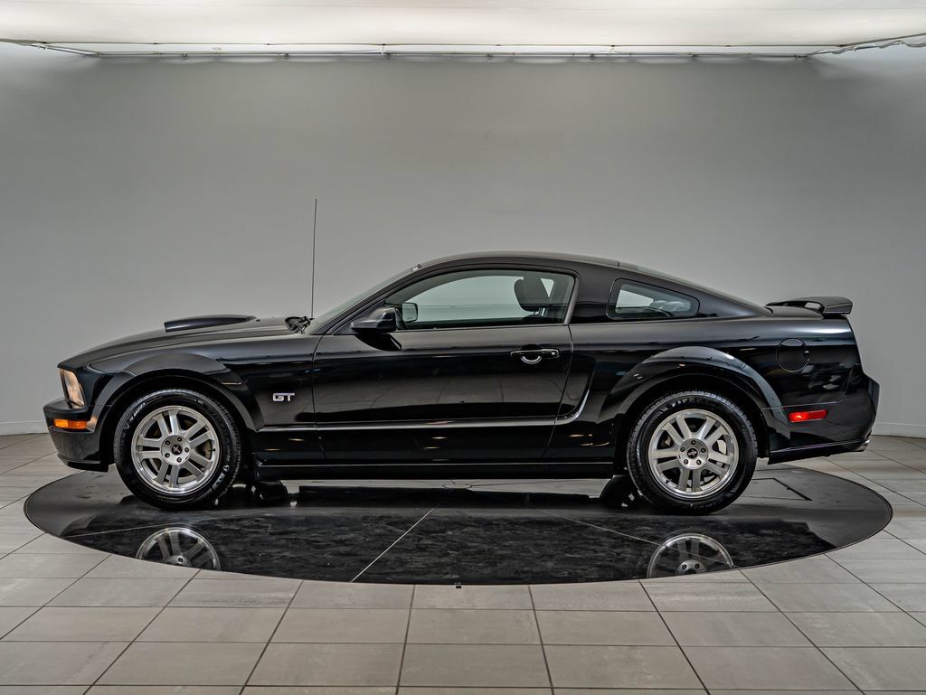 Used 2008 Ford Mustang GT RWD image 8