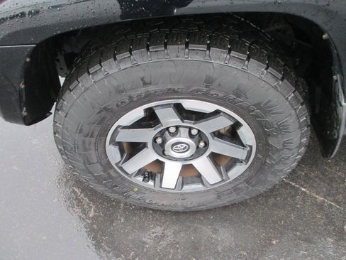 Used 2018 Toyota 4Runner TRD Off-Road Premium image 12