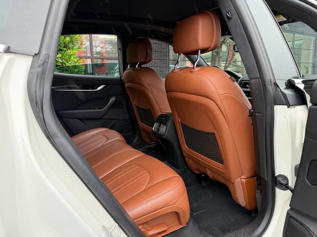 Used 2022 Maserati Levante GT AWD/4WD image 39