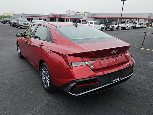 Used 2024 Hyundai Elantra SEL FWD image 3