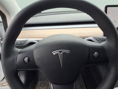 Used 2021 Tesla Model 3 Standard Range Plus image 13