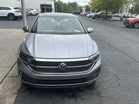Used 2023 Volkswagen Jetta SEL FWD image 2