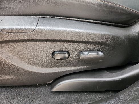 Used 2022 Chevrolet Trax LT w/ LT Convenience Package image 12